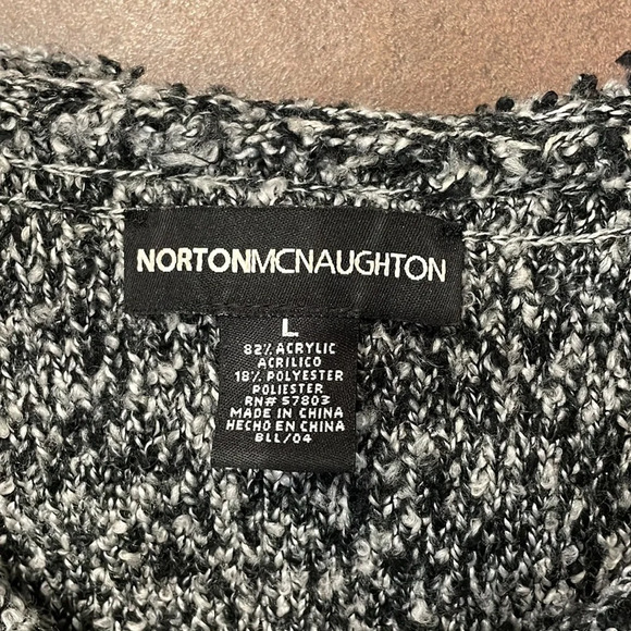 ๐๏ธ Norton McLaughlin black and white sweater with fringe neckline ๐๏ธ - Picture 3 of 6